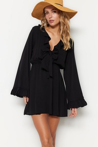 Trendyol Collection Schwarzes Mini-Strandkleid mit gewebtem Volant TBESS21EL4041