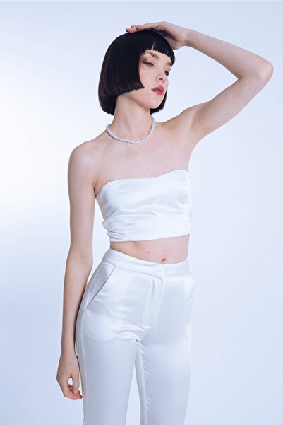 BERFUĞ KIRAN Beyaz Straplez Kısa Saten Büstiyer