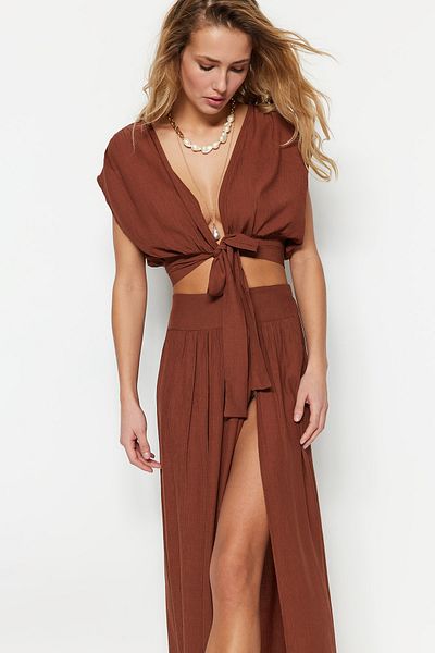 Trendyol Collection Канелена цепка с детайлна пола-блуз костюм TBESS22AU0103