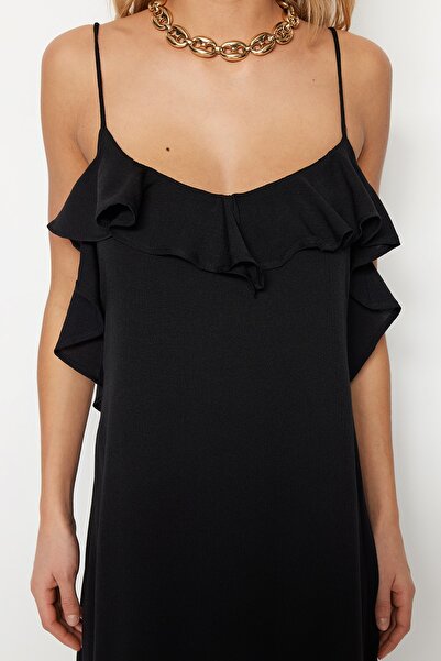 Trendyol Collection Μαύρο υφαντό φόρεμα παραλίας με βολάν TBESS19WY0004