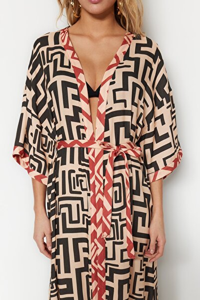 Trendyol Collection Maxi tkané kimono a kaftan s geometrickým vzorem TBESS23KM00025