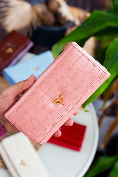 Garbalia Lady Technological Leather Crocodile Pattern Stylish Powder Women's Wallet with Ample Card Holder and Coin Compartment