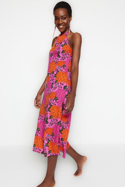 Trendyol Collection Midi tkané plážové šaty bez zad s květinovým vzorem TBESS23EL00062