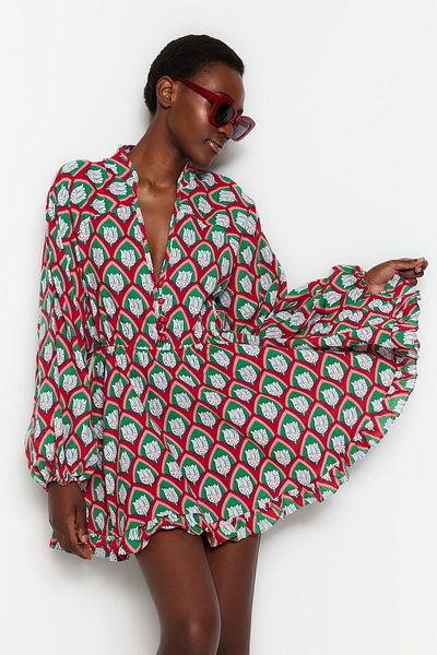 Trendyol Collection Geometrisch gemustertes Mini-Strandkleid mit gewebten Ballonärmeln aus 100 % Baumwolle TBESS21EL2771