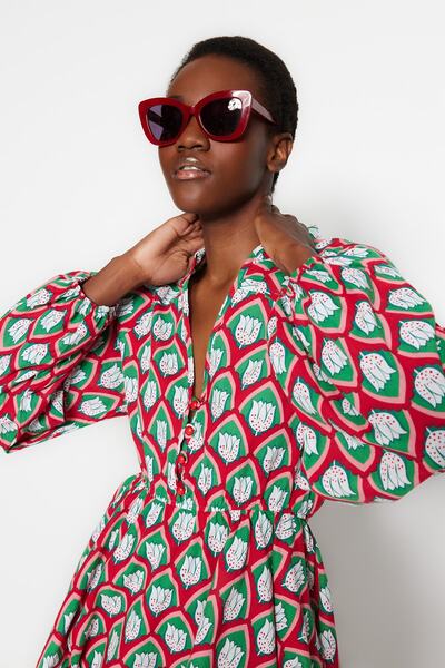 Trendyol Collection Plážové oblečení s geometrickým vzorem tkané 100% bavlněné minišaty s balonovým rukávem TBESS21EL2771