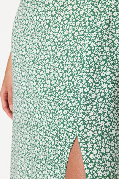 Trendyol Collection Zelené midi tkané šaty s detailem kravaty TWOSS23EL00410