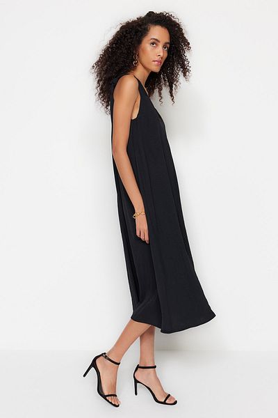 Trendyol Collection Μαύρο Μίντι Υφαντό Φόρεμα Relaxed Fit V λαιμόκοψη TWOSS23EL00882