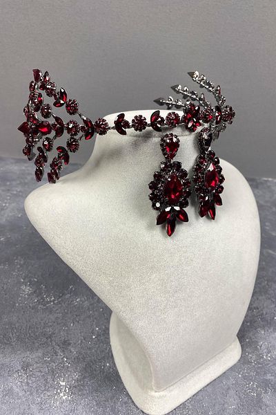 Hobigram Set de coroană de mireasă și cercei cu pietre prețioase model Selen cu două fețe burgundy – coroană, piatră de cristal, model elegant