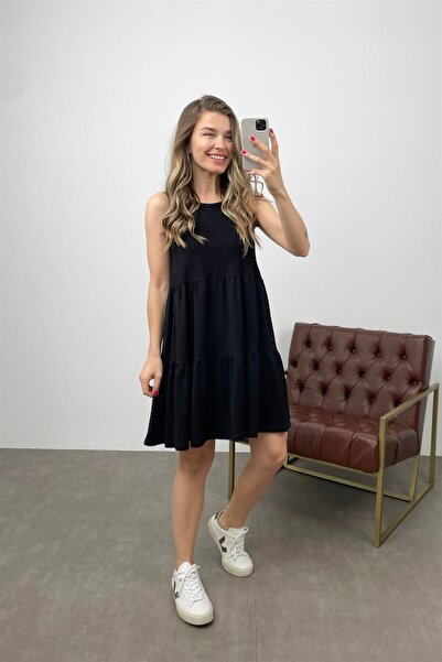 Sue Store Rochie neagră cu volan fără mâneci