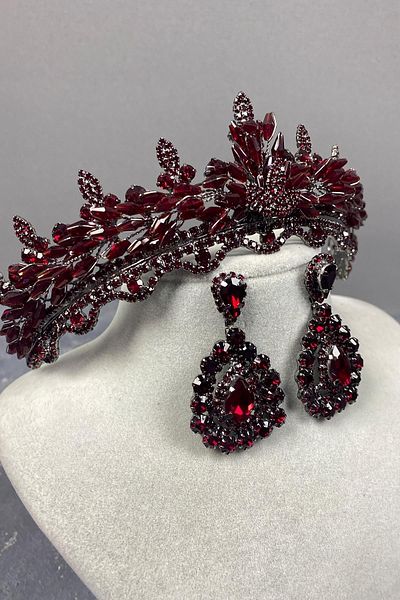 Hobigram Set de coroană de mireasă și cercei cu piatră de cristal Burgundy Crystal Marvel Model Henna – Coroană, piatră de cristal – Coroană