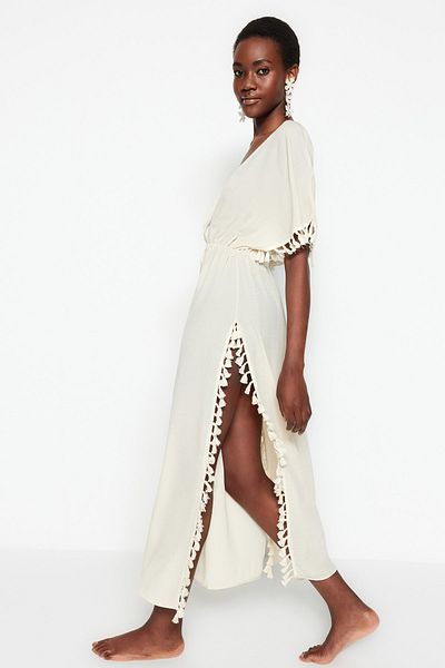 Trendyol Collection Beiges Maxi-Strandkleid mit gewebten Quasten TBESS22EL0842