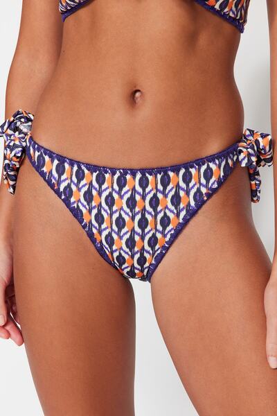 Trendyol Collection Partea de jos a bikinilor cu picior normal brodat cu model geometric TBESS23BA00232