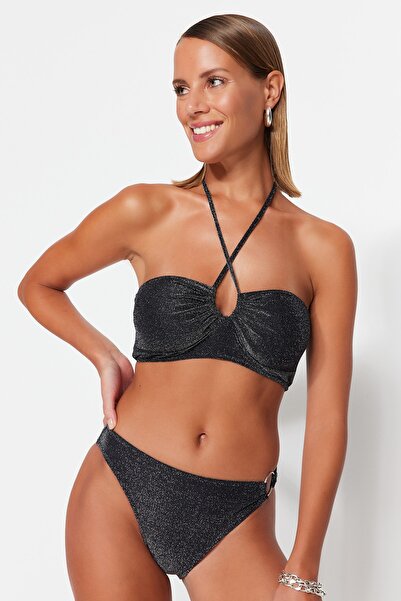 Trendyol Collection Schwarzer Slip-Bikini-Unterteil mit normaler Taille und Accessoires TBESS23BA00272