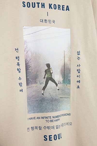 Trendyol Collection Μπλουζάκι με κοντό μανίκι City & Photo Print 100% βαμβακερό πέτρινο λαιμόκοψη - TMNSS23TS00157