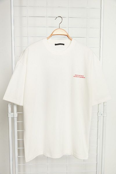 Trendyol Collection Ecru Oversize/Wide Cut 100% bawełniana koszulka z nadrukiem Anime Back TMNSS23TS00156