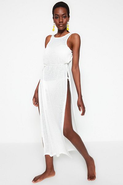 Trendyol Collection Ecrufarbenes Maxi-Strandkleid mit gestricktem Schlitz TBESS21EL2991