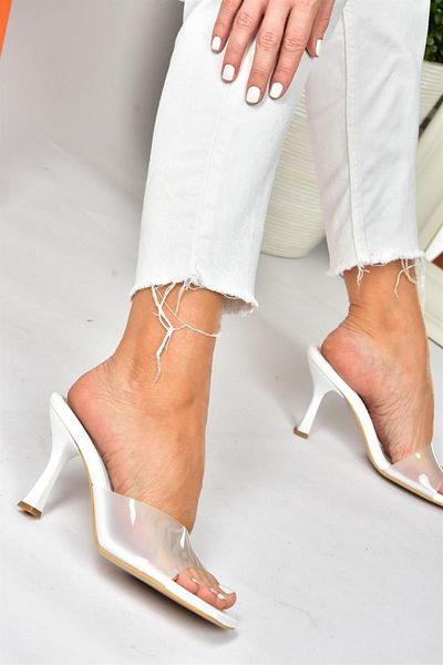 Fox Shoes Weiße transparente Damenhausschuhe mit dicken Absätzen P590033209