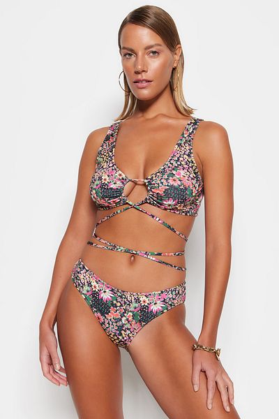 Trendyol Collection Dół od bikini o regularnych nogawkach w kwiatowe wzory TBESS23BA00155