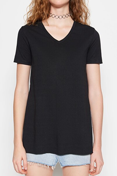 Trendyol Collection Černé asymetrické bavlněné tričko s výstřihem do V - TWOSS20TS0927