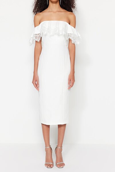 Trendyol Collection Ecru vypasované podšité tkané volánové svatební společenské šaty TPRSS23EL00374
