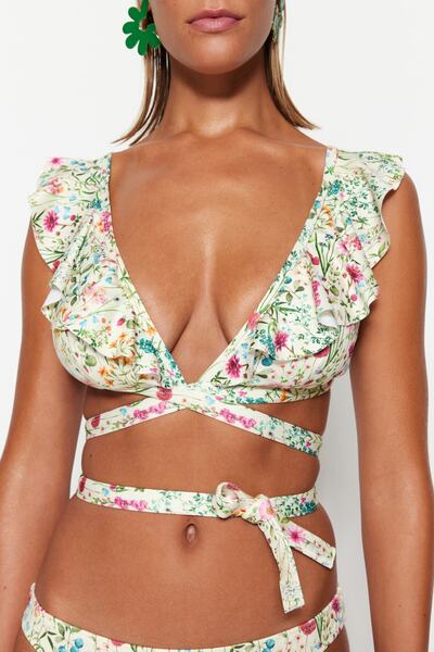 Trendyol Collection Trianglový vršek bikin s květinovým vzorem TBESS23BU00137