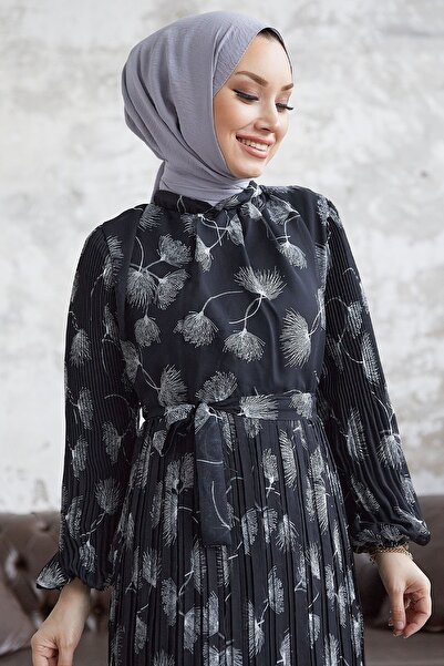 InStyle Bledé skladané šifónové šaty s morskými listami - čierne