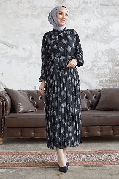 InStyle Bledé skladané šifónové šaty s morskými listami - čierne