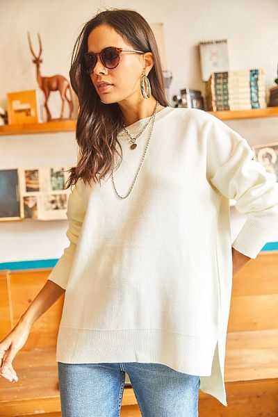Olalook Women's Ecru Crew Neck Side Slit Oversize Thick Knitwear Sweatshirt KZK-19000582