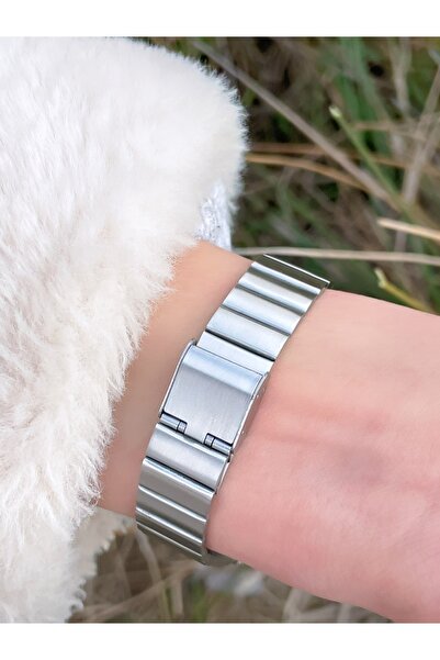 LOOQ Stylish Women's Wristwatch with Roman Numerals