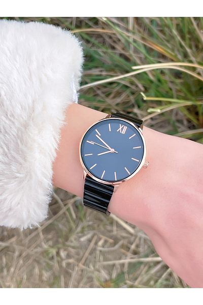 LOOQ Stylish Women's Wristwatch with Roman Numerals