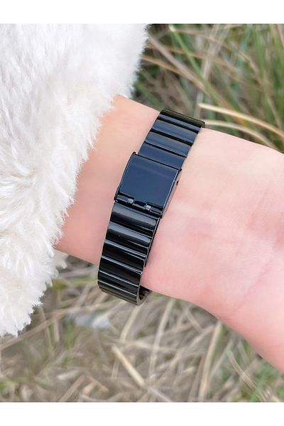LOOQ Stylish Women's Wristwatch with Roman Numerals