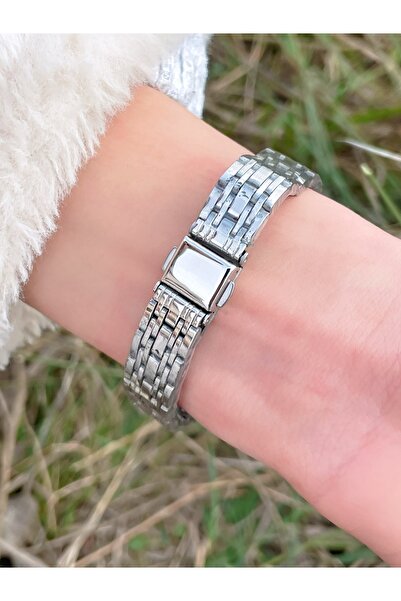 LOOQ Retro Minimal Women's Wristwatch