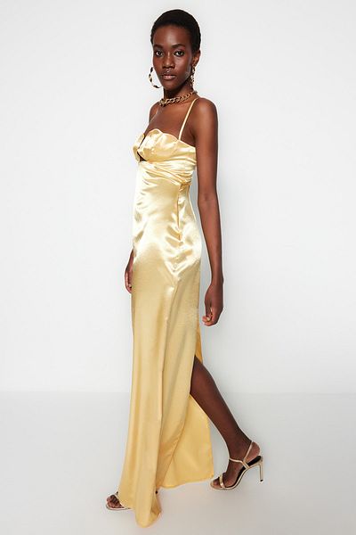 Trendyol Collection Rochie de seară lungă din satin, țesută galben deschis, cu ferestre/decupate TPRSS23AE00036