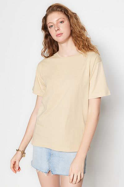 Trendyol Collection Beigefarbenes Oversize-T-Shirt aus 100 % Baumwolle mit Rundhalsausschnitt – TWOSS20TS0134