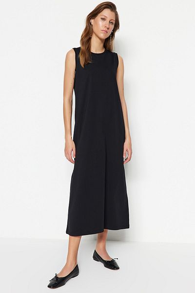 Trendyol Modest Černé šaty s pletenou podšívkou bez rukávů TCTSS23EB00362