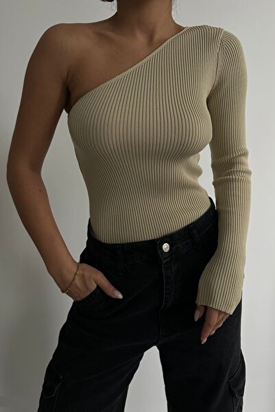 lovebox Bluză de damă cu design decoltat pe umeri, bej, tricotată 23s15002