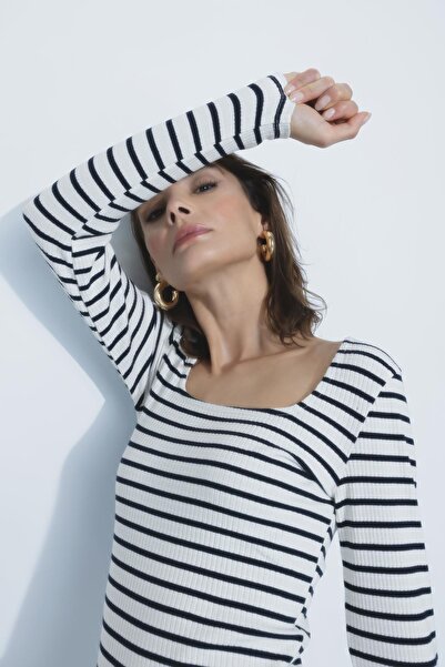 DeFacto Dopasowany T-shirt w paski z długim rękawem i kwadratowym dekoltem