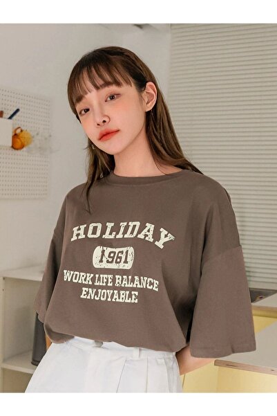 Benisengiydir Women's Brown Holiday Printed Oversize Crew Neck Tshirt