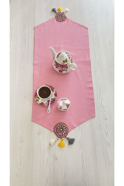 White Alamode Pink and White Petite Square Patterned Motif and Tassel Runner