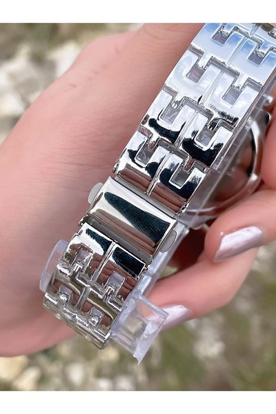 LOOQ Stone Detailed Women's Wristwatch