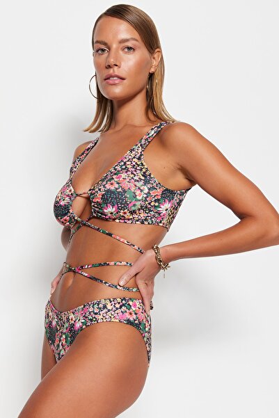Trendyol Collection Virágmintás normál lábú bikini alsó TBESS23BA00155