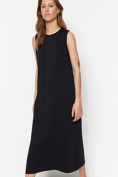 Trendyol Modest Černé šaty s pletenou podšívkou bez rukávů TCTSS23EB00362