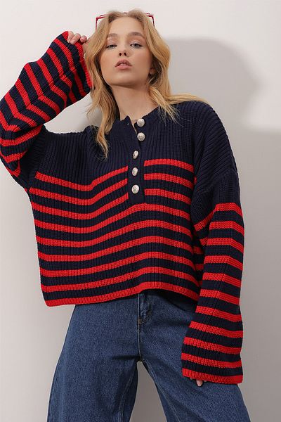 Trend Alaçatı Stili Damski granatowo-czerwony sweter z okrągłym dekoltem i złotymi guzikami w paski ALC-X9750