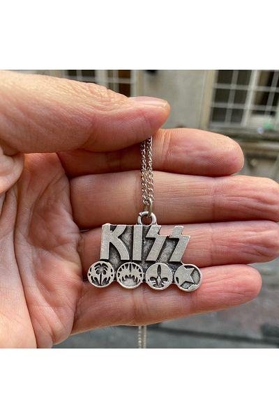 Köstebek Rock Metal Kiss Logo Necklace