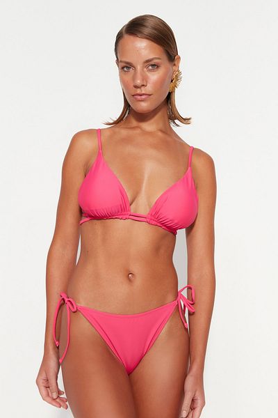 Trendyol Collection Fuchsiafarbenes Triangel-Tunnel-Bikinioberteil TBESS23BU00209