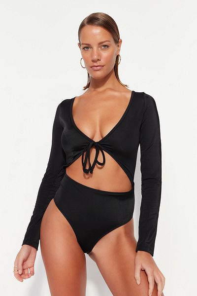 Trendyol Collection Schwarzer Badeanzug mit V-Ausschnitt, Cut-Out/Fenster, langen Ärmeln und hohem Beinausschnitt TBESS23MA00018