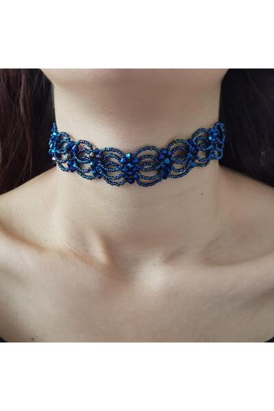 Handmade By HLY قلادة زرقاء عتيقة مع تفاصيل حجر كريستال مصنوعة يدويًا