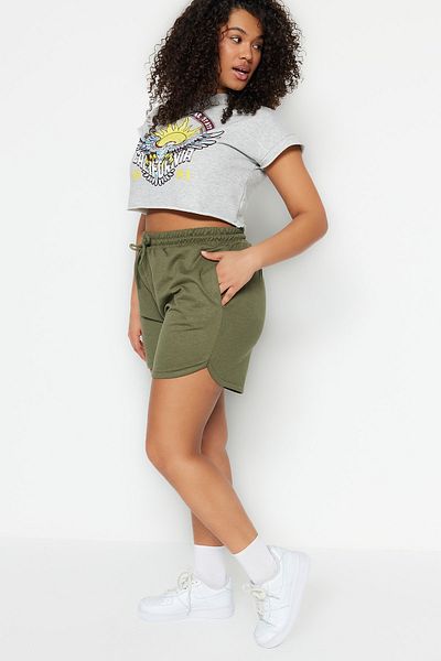Trendyol Curve Khakifarbene dünne Strickshorts TBBSS23AP00002