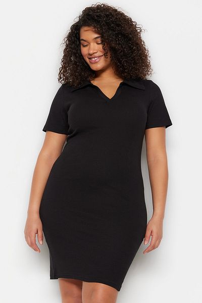 Trendyol Curve Čierne polo pletené šaty s výstrihom TBBSS23AH00193