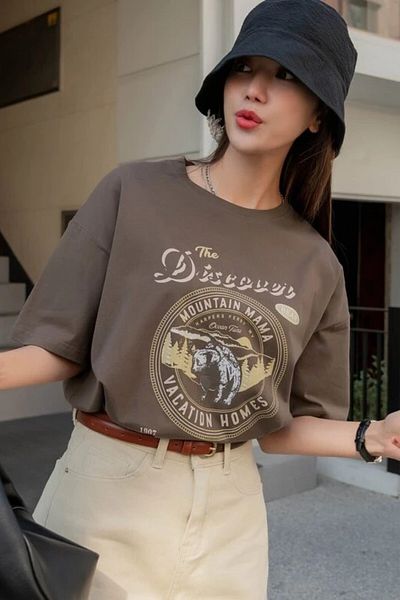MODAGEN Γυναικείο μπλουζάκι καφέ The Discover με στάμπα Oversize